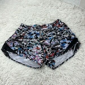 Lululemon Hotty Hot Short II (Long 4") Culture Clash Multi Black / Black